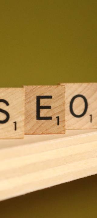 Gérer une stratégie SEO longtail avec l'IA : optimiser le clustering de vos mots clefs